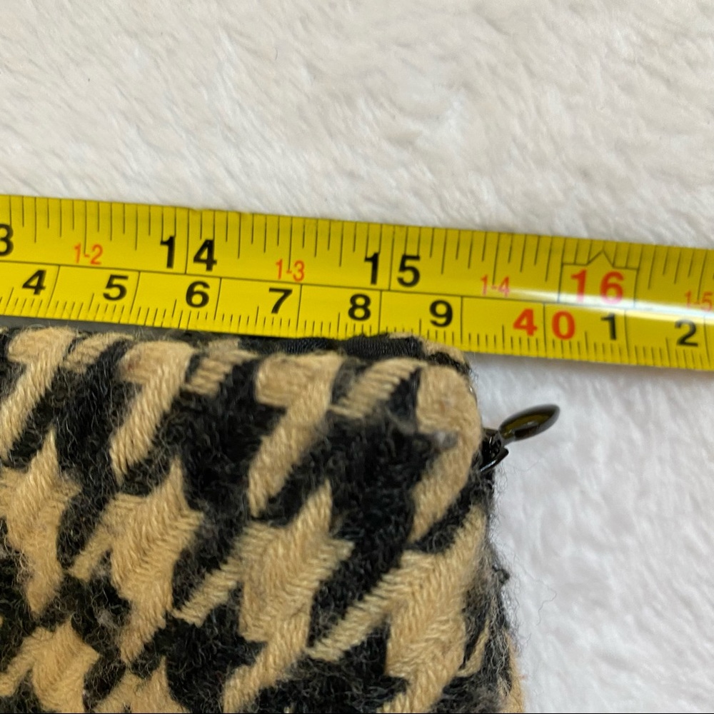 The limited Black and Tan houndstooth mini skirt size 6 - Picture 4 of 6